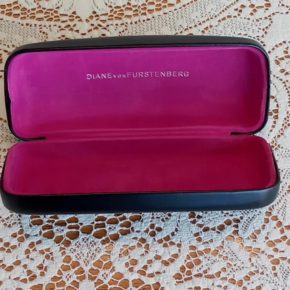 Diane Von Furstenberg Hard Shell Eye Glass Case Black With Hot Pink Lining